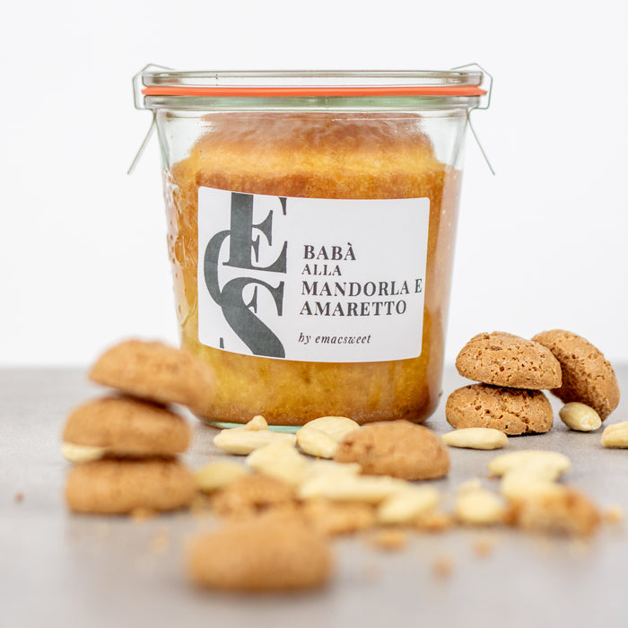 Babà alla mandorla e amaretto