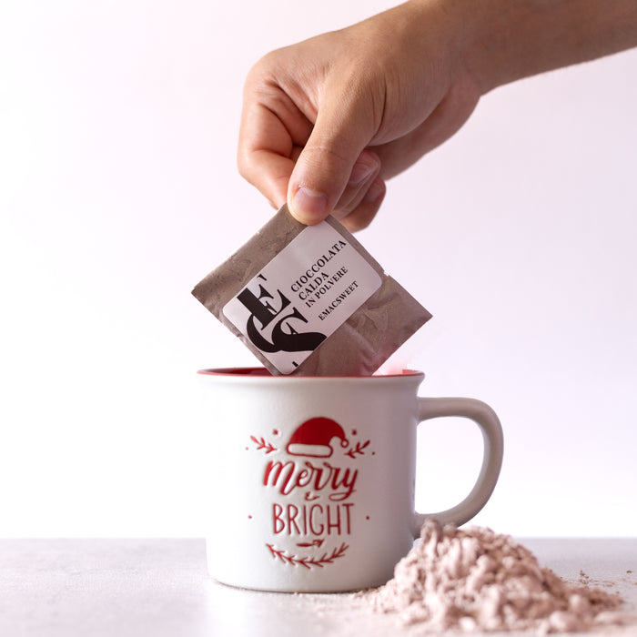 Polvere per cioccolata calda con tazza